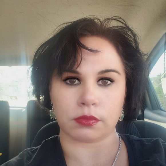 Meet your Posher, Chelsey - Picture 2 of 4